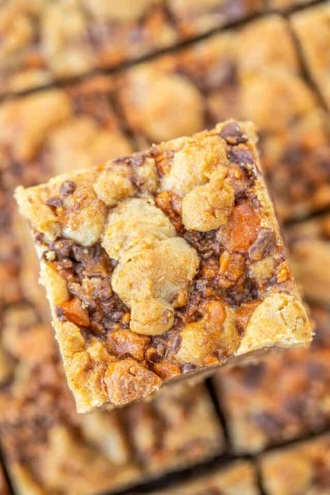 Butterfinger Fudge Cookie Bars - Plain Chicken Butterfinger Cookie Bars, Butterfinger Fudge Recipe, Butterfinger Fudge, Easy Homemade Fudge, Butterfinger Bars, Butterfinger Cookies, Homemade Cookie Dough, Homemade Peanut Butter Cookies, Cornbread Recipe Sweet