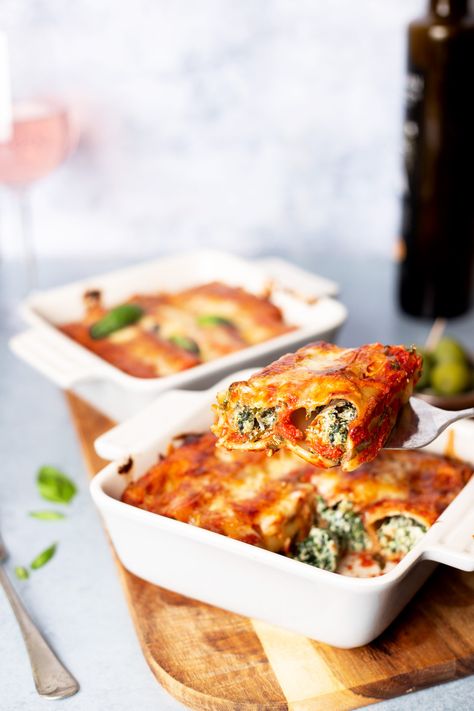 Spinach and Ricotta Cannelloni Spinach And Ricotta Cannelloni Recipes, Canolli Recipe, Spinach And Ricotta Cannelloni, Spinach Cannelloni, Ricotta Cannelloni, Cook Zucchini, Cannelloni Recipes, Romantic Breakfast, Spinach And Ricotta