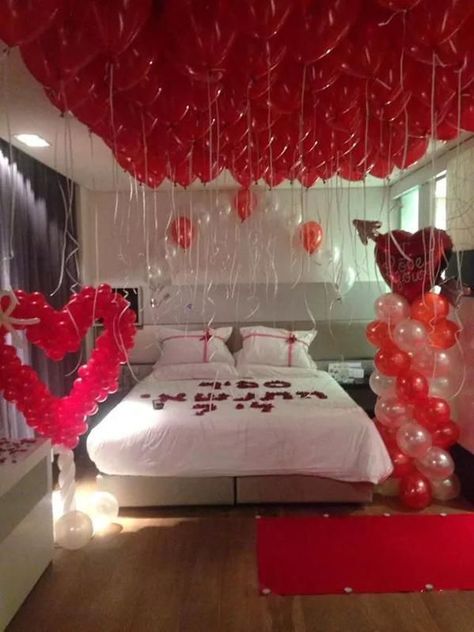 27 DIY Romantic Bedroom Decorating Ideas With Full Colours #romantic #bedrooms #ideas #couple Valentine Bedroom Decor, Valentines Bedroom, Heart Shaped Balloons, Romantic Valentines Day Ideas, Romantic Room Decoration, Romantic Bedroom Decor, Romantic Surprise, Romantic Room, Romantic Candles