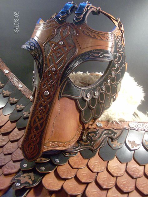 Horse Helmet, Art Du Cuir, Medieval Horse, Horse Mask, Horse Costumes, Horse Armor, Fantasy Horses, Horse Equipment, Horse Bridle