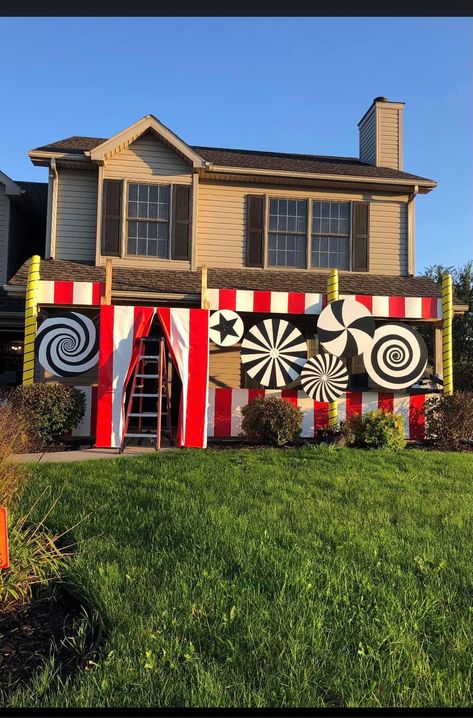 Creepy Circus Theme Party, Clown Decorations Halloween, Halloween Pregame, Creepy Carnival Decorations Diy, Circus Halloween Decorations, Circus Decorations Diy, Halloween Circus Theme, Clowns Halloween Decorations, Creepy Circus