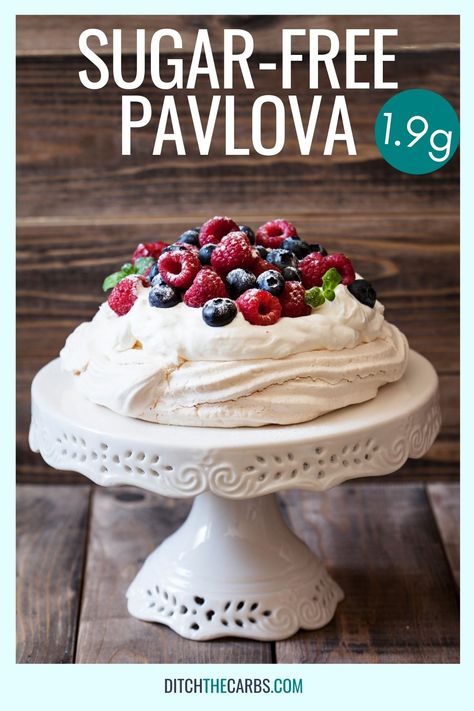 Sugar Free Pavlova Recipe, Pavlova Toppings, Sugar Free Lemon Curd, Family Dessert Recipes, Coconut Ice Cream Recipes, Pavlova Cake, Pavlova Recipe, Keto Cake, Low Carb Sweets