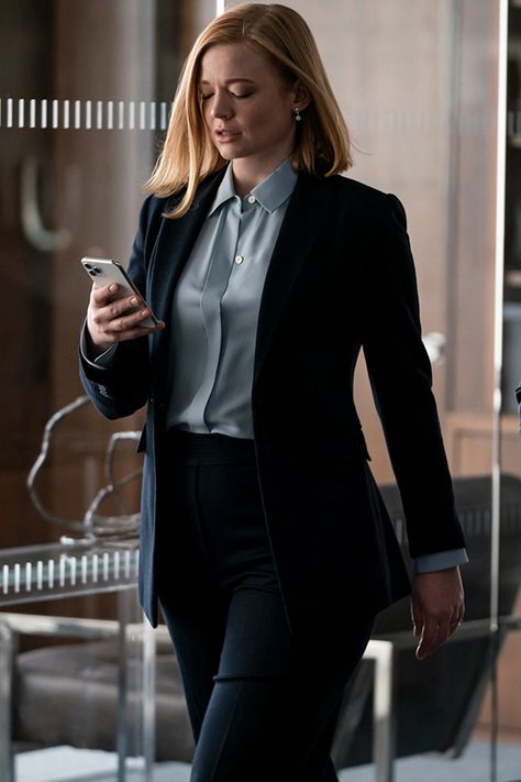 Shiv Roy, Arizona Robbins, Sarah Snook, Lawyer Fashion, A Night At The Opera, Corporate Attire, Ted Baker Dress, Classic Style Outfits, Body Outfit