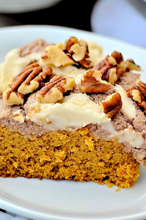 keto cake Best Sugar Free Desserts, Keto Pumpkin Cake, Pumpkin Earthquake Cake, Pumpkin Gooey Butter Cake, No Carb Snacks, Earthquake Cake, Low Carb Cake, Pumpkin Cake Recipes, Gooey Butter Cake