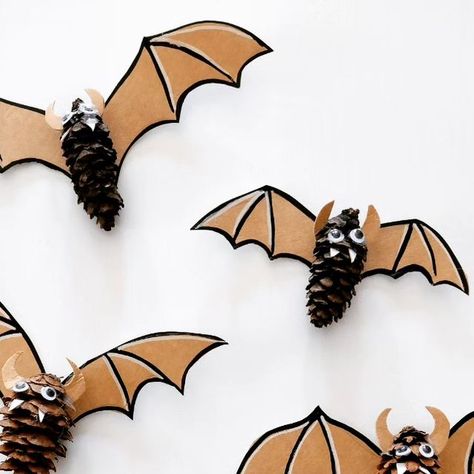 🌿 Nicky🌻| sustainable arts + crafts on Instagram: "🦇 Pine cone bats 🦇 Autumn really is just around the corner now and this is a fun little low effort craft to use the many pine cones you will no doubt acquire thanks to small people! Originally inspired by @handmadecharlotte but shout out also to @sibster who by chance today made some very similar ones too! This was one of our crafts for the Fall edition of @harborandsprout Nature Handicrafts ebook - available for the next 3 weeks at introduc Pinecone Bat Craft, Pine Cone Bats, Pine Cone Halloween Craft, Halloween Nature Crafts For Kids, Pinecone Halloween Crafts, Nature Halloween Crafts, Halloween Nature Crafts, Pinecone Bats, Fall Nature Crafts