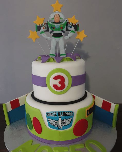 Buzz Lightyear Birthday Cake Ideas Images (Pictures) Space Cakes, Buzz Lightyear Birthday Party, Toy Story Birthday Party Ideas, Toy Story Birthday Cake, Buzz Lightyear Party, Buzz Lightyear Birthday, Toy Story Theme, Toy Story Cakes, 3rd Birthday Cakes