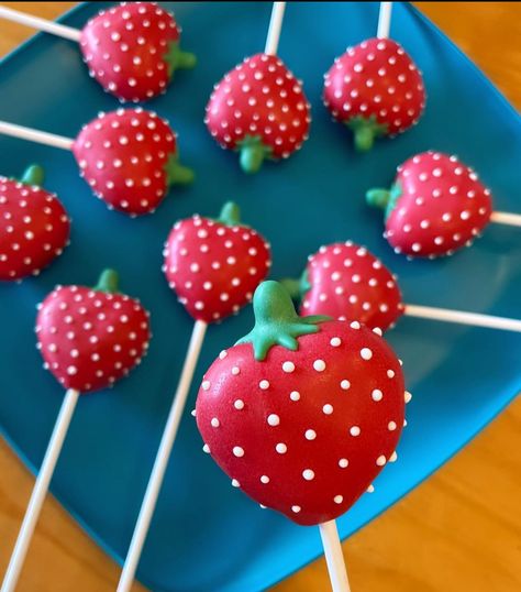 Berry Cake Pops, Cute Cakepops, Cakepops Design, Cute Cake Pops Ideas, Unique Cake Pops, Cakepops Ideas Decoration, Cakepop Design, Summer Cake Pops, Cake Pops Designs