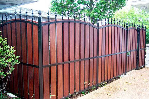 Privacy screens keep your patio cooler, more private, and less susceptible to bugs in the hotter months. #patio #patio_screen Noise Reducing Fence, Privacy Fence Landscaping, Home Fencing, Privacy Fence Designs, Cheap Fence, Wrought Iron Fences, Front Yard Fence, Privacy Fences, Pool Fence