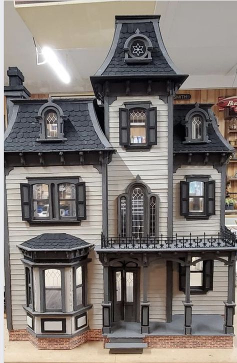 Victorian Gothic Dollhouse, Victorian House Exteriors, Gothic Doll House Diy, Haunted Mansion Bloxburg, Dark Academia Dollhouse, Gothic Doll House, Haunted House Exterior, Halloween House Exterior, Witchy Dollhouse