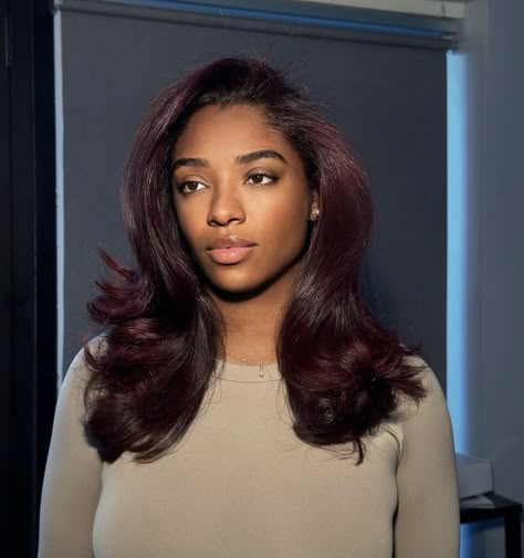 Red Hair On Brown Skin, Cola Hair Color, Red Hair Styles, Cherry Cola Hair Color, Cola Hair, Red Hair Outfits, Cherry Cola Hair, The Perfect Blowout, Red Hair Color Ideas