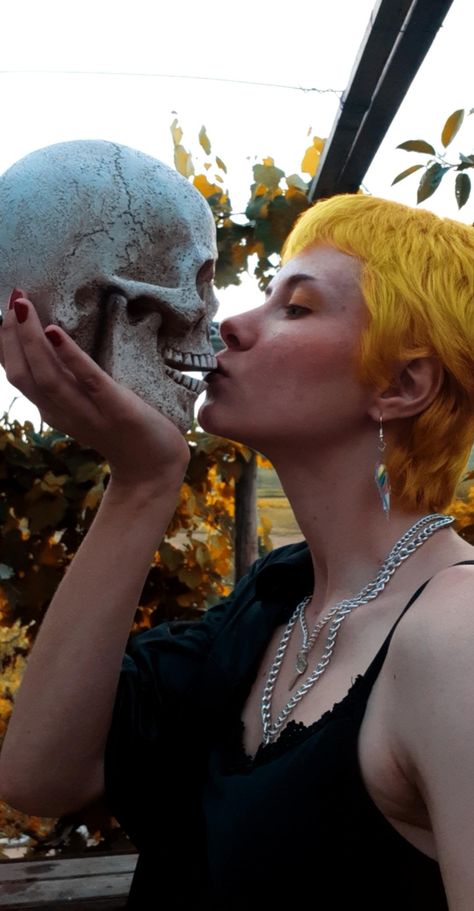 Woman Kissing Skull, Yellow Hair Girl, Mermay 2024, Pose Models, Kissing Poses, Skull Reference, Summer Drawings, Poses Reference, Art Things