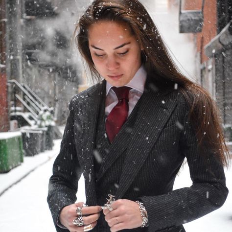 Baby it's cold outside • • • Photo courtesy of the #talented @_paigeariel #suited #snowday #michaelandrewsbespoke #bespoke #bossbabe… Masc Girl, Tomboy Stil, Suits Business, Women In Tie, Estilo Tomboy, Women Wearing Ties, Woman In Suit, Classy Clothes, Womens Suits