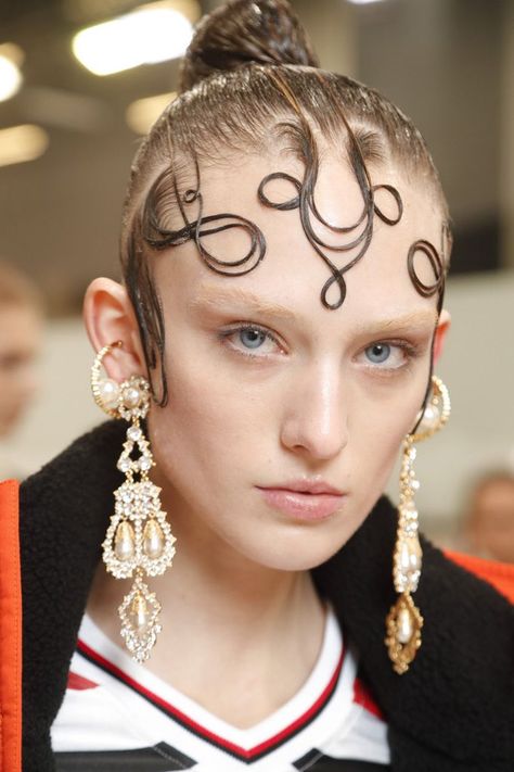 Fashion Week Hair, Avant Garde Hair, Runway Hair, London Fall, Hair Growth Shampoo, Editorial Hair, Backstage Runway, Burberry Prorsum, Creative Hairstyles