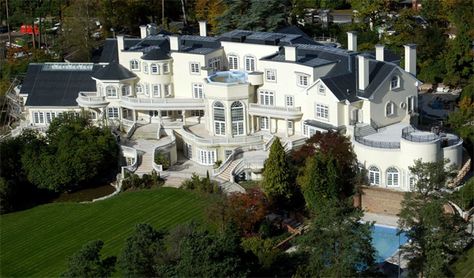 Dollar Million Biggest Mansion | Top 5 most expensive houses in the world | Luxury Properties in Spain Biggest Mansion, Huge Mansions, Big Mansions, Huge Houses, Million Dollar Homes, Luxury Garden, Casa Exterior, Modern Mansion, Expensive Houses