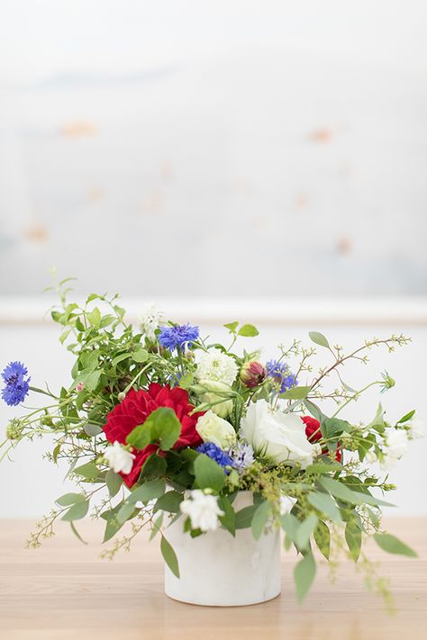 Florist Garden, July Flower, Blue Flower Arrangements, July Flowers, Designer Decor, White And Blue Flowers, Fourth Of July Decor, Garden Bbq, Food Party