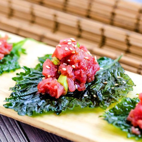 Shiso Spicy Tuna Shiso Recipe, Spicy Tuna Recipe, Spicy Tuna Sushi, Shiso Leaves, Raw Tuna, Asian Side Dishes, Spicy Tuna Roll, Breakfast Appetizers, Fusion Dishes