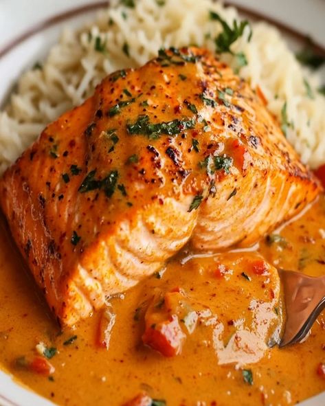 Learn how to make creamy roasted red pepper salmon in under 40 minutes. This rich and delicious recipe is perfect for a quick weeknight meal! Salmon Romesco, How To Make Salmon, Red Fish Recipes, Roasted Red Pepper Recipes, Red Pepper Salmon, Roast Salmon, Paprika Recipes, Roasted Red Pepper Pasta, Red Pepper Pasta