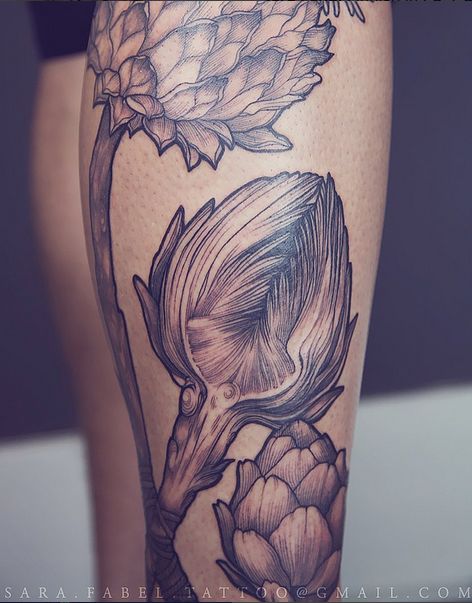 Artichoke Flower Tattoo, Rhubarb Tattoo, Artichoke Tattoo, Artichoke Plant, Vegetable Tattoo, Aaa Tattoo, Culinary Tattoos, Sara Fabel, Artichoke Flower