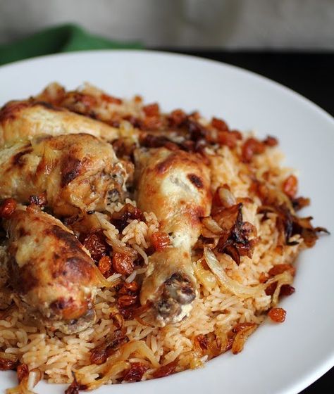 Chicken Kabsa Recipe modified from here  Chicken & Rice: 4 cups  parboiled basmati rice (sila basmati found in Afghan grocers) If us... Kabsa Recipe Chicken, Kabsa Recipe, Drumstick Chicken, Arabisk Mad, Persian Chicken, Afghan Food Recipes, Middle East Food, Middle East Recipes, Rice Dish