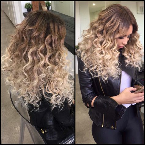 Curly Hair Blonde Balayage, Curly Ombre Hair, How To Bayalage Hair, Curly Color, Colored Curly Hair, Haute Hair, Permed Hairstyles, Curly Hair Cuts, Hair Color Balayage