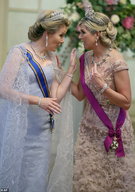 Belgium Fashion, Royal Gala, State Banquet, Dutch Queen, Queen Mathilde Of Belgium, Royal Jewellery, Haute Couture Details, Maxima Queen, Blue Cape