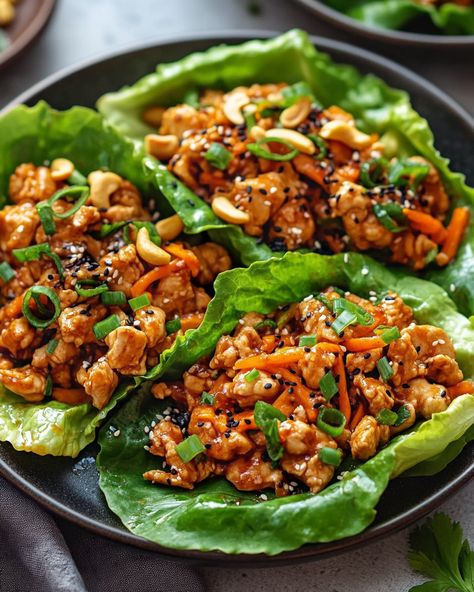 Thai Turkey Lettuce Wraps, Minced Chicken Lettuce Wraps, Healthy Delicious Recipes Clean Eating, Easy Clean Dinner Recipes, Healthy Dinners Low Carb, Halloween Meals Dinners, Vietnamese Lettuce Wraps, Healthy Chicken Wraps, Healthy Asian Food