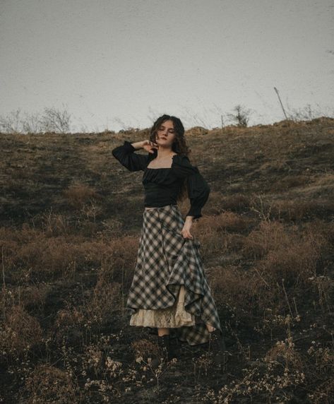 American Gothic Aesthetic Fashion, Appalachian Gothic Fashion, Goth Farmer Aesthetic, Dark Fairy Aesthetic Clothes, Southern Gothic Aesthetic Fashion, American Gothic Aesthetic, Southern Gothic Outfits, Goth Farmhouse, Gothic Aesthetic Outfit