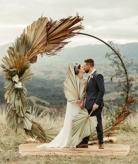 Fiji Wedding, Groom Fashion, Wedding Ceremony Ideas, Vegan Wedding, Wedding Ceremony Arch, Pampas Gras, Wedding Leaves, Ceremony Arch, Wedding Boho