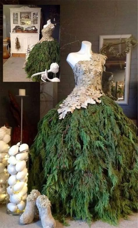 Non Christmas Winter Decor, Xmas Dresses, Mannequin Christmas Tree, Bird Houses Ideas, Bird Houses Ideas Diy, Christmas Tree Dress, Flocked Christmas Trees Decorated, Christmas Winter Decor, Tree Decorations Christmas