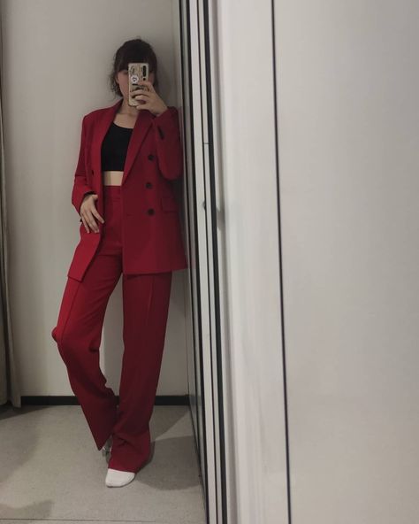 Pant Suits For Women Wedding, Red Pantsuit, Suit Prom, Pant Suits For Women, Streetwear Winter, Oversized Outfit, Prom Looks, Red Suit