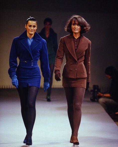 Gail Elliott, Yasmin Le Bon, 90s Makeup, Wool Tights, 90s Runway, 90s Runway Fashion, Runway Fashion Couture, Corporate Fashion, Barbie Movie