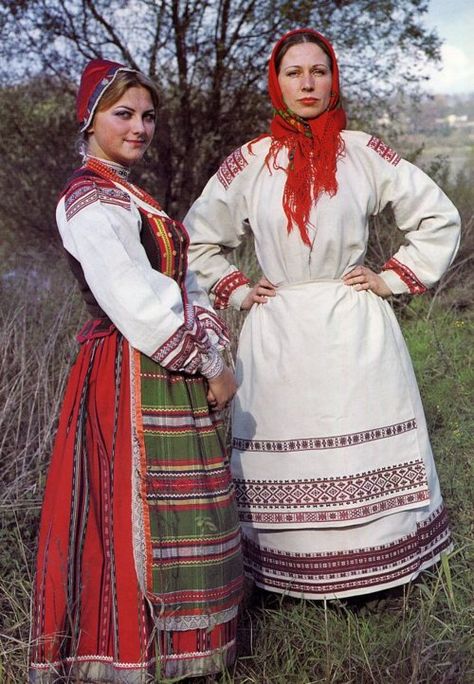 Nadbuzhansk costume (on the left) and Włodawa costume (on the right), Poland Polish Traditional Costume, Slavic Clothing, Polish Clothing, Albanian Culture, Folk Clothing, Russian Folk, Folk Dresses, Russian Fashion, Folk Costume