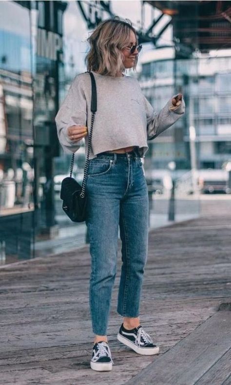 12 Simple Outfits That Will Make You Cute AF – Society19 Black Blazer Casual, White Flare Pants, Olive Green Jeans, Outfits Primavera, Look Jean, Yellow Jeans, Sweatpants Outfit, Jeans Outfit Casual, Boyfriend Jean