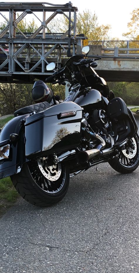 Performance bagger Performance Road King, Road King Club Style, Lowrider St, Performance Bagger, Harley Davidson Photos, Road King Harley Davidson, Custom Street Glide, Harley Davidson Dyna Super Glide, Harley Bagger