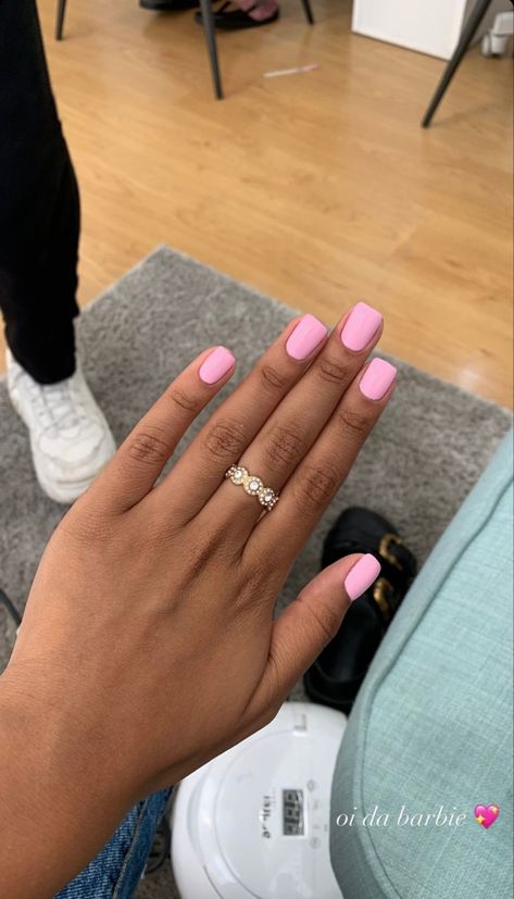 Short Nail One Color, Pink Nails On Dark Skin Black Women, Black Women Nail Ideas, Overly Nails, Gel Nails Real Nails, Solid Colour Nails Short, Plain Gel Nails Short, Gel Nails Black Women, Short Nails Solid Color