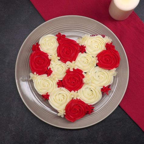 Make Cupcakes, Pull Apart Cupcake Cake, Pull Apart Cake, Cupcakes Ideas, Pull Apart Cupcakes, Cupcake Birthday Cake, Heart Shaped Cakes, Sheet Cake Pan, Valentines Cupcakes