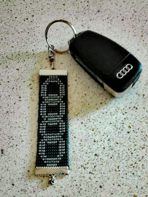 Bead loom keychain-AUDI LOGO by VAT Bead Loom Keychain Patterns, Bead Loom Keychain, Loom Keychain, Bead Loom Designs, Beaded Keychain, Bead Embroidery Patterns, Diy Bracelets Easy, Bead Loom Bracelets, Bead Loom Patterns