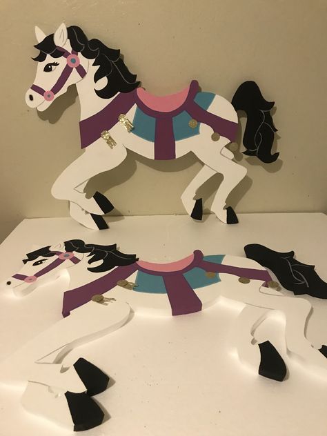 Diy Carousel Decorations, Carnival Halloween, Halloween Crafts Decorations, Carousel Horses, Sports Day, Mary Poppins, Rocking Horse, Carousel, Halloween Crafts