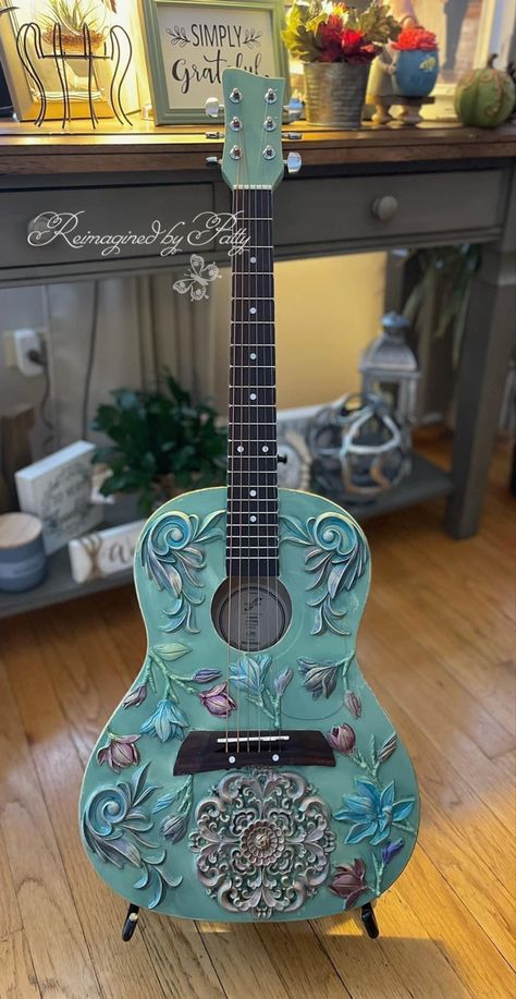 Guitar Art Diy, Guitar Art Project, Surfboard Painting, Guitar Crafts, Music Room Design, Mixed Media Art Techniques, Instruments Art, Canvas Art Projects, Handmade Guitar