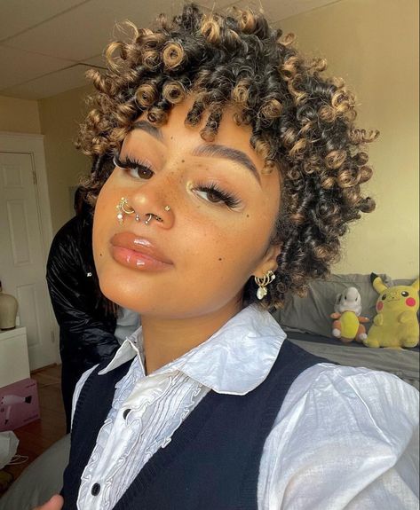 Biracial Short Curly Hair, Short Curly Mixed Hair, Short Biracial Curly Hair, Short Mixed Hair, Black Short Curly Hairstyles, Natural Hair Mullet, Short Curly Hair With Highlights, Anya Tisdale, Short 4a Hair