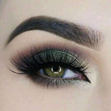 Sígueme para más ideas de maquillaje #makeupgold 🔥🔥🔥 Gala Make Up, Make Up Gold, Green Smokey Eye, Proper Hygiene, Cat Eye Makeup, Golden Green, About Makeup, Brunette Balayage Hair, Bridal Makeup Looks