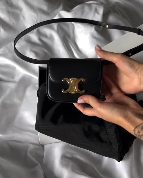 Celine Mini Claude via @julli.kova.  #isabeau #studios #fashion #luxury #handbag #lifestyle #handbags #celine Casual Ootd, Big Little Lies, Phoebe Philo, Reese Witherspoon, Fashion Luxury, Smart Casual, Product Launch, Ootd, Lifestyle