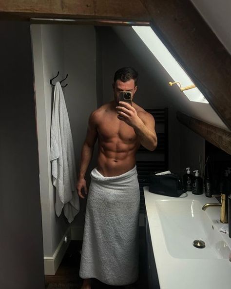 Man In Towel, I Need Energy, Man Stretching, Vision Board Photos, Ideal Man, Fitness Inspiration Body, Country Side, Burn Out, Happy Women