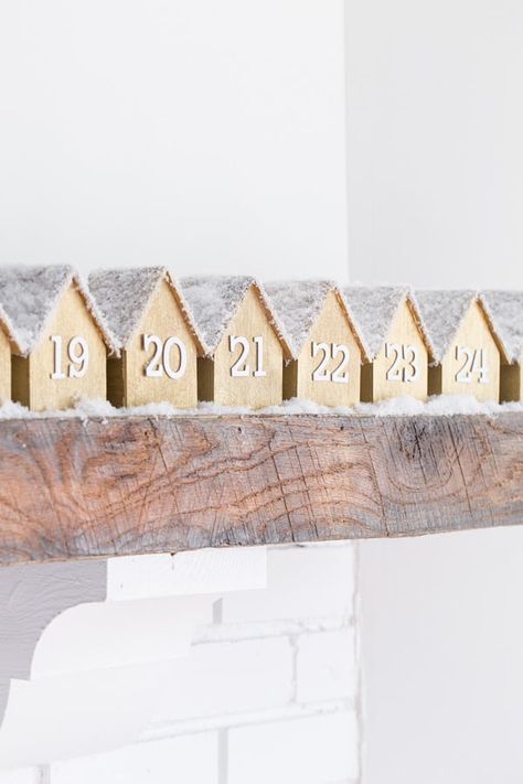 DIY Advent Calendar on a shel Diy Wooden Houses, Advent Calendar Wood, Wooden House Advent Calendar, Advent Calendar Ideas Diy, Advent Calendar House, Calendar Wood, Advent House, Advent Calendar Diy, Advent Calendar Ideas