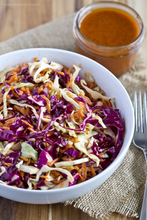 Disneyland's Big Thunder Ranch Copycat Coleslaw recipe - so delicious! { lilluna.com } Copycat Coleslaw Recipe, Copycat Coleslaw, Dip Sauces, Tangy Coleslaw, Cabbage Dishes, Best Coleslaw Recipe, Vegan Simple, Disney Inspired Recipes, Lobster Fest