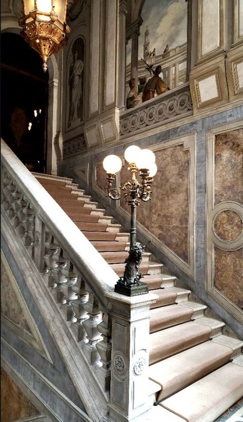 Grand Staircase of Aman Venice in the Palazzo Papadopoli | The Papadopoli, built in 1570, has been owned by Count Giberto Arrivabene Valenti Gonzaga's family for 200 yrs. In 2013, they sold lower floors to Aman, keeping top attic floor for their personal home where Giberto & his wife, Princess Bianca of Savoy-Aosta/Countess Arrivabene reside. Italian Staircase, Palazzo Papadopoli, Aman Venice, Venice Palazzo, Attic Floor, Villas In Italy, Ink Spots, Attic Flooring, Italian Villa