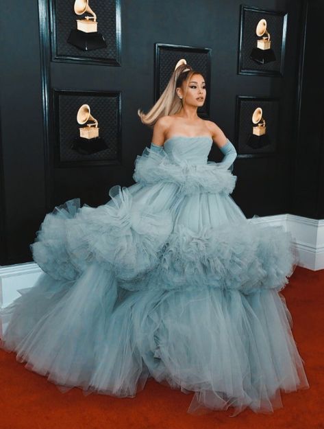 Pinterest: @KyannaAline Grammy Fashion, Grammy Awards 2020, Ariana Grande Grammys, Grammys 2020, Grammy Dresses, Giambattista Valli Haute Couture, Ponytail Girl, Ariana Grande Style, Ariana Grande Wallpaper