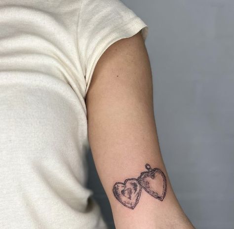 Grocery Tattoo, Vintage Matching Tattoos, Heart Pendant Tattoo, Heart Necklace Tattoo, Dainty Tattoo Designs, Pendant Tattoo, Heart Locket Tattoo, Locket Tattoos, Tattoo Designs Drawings