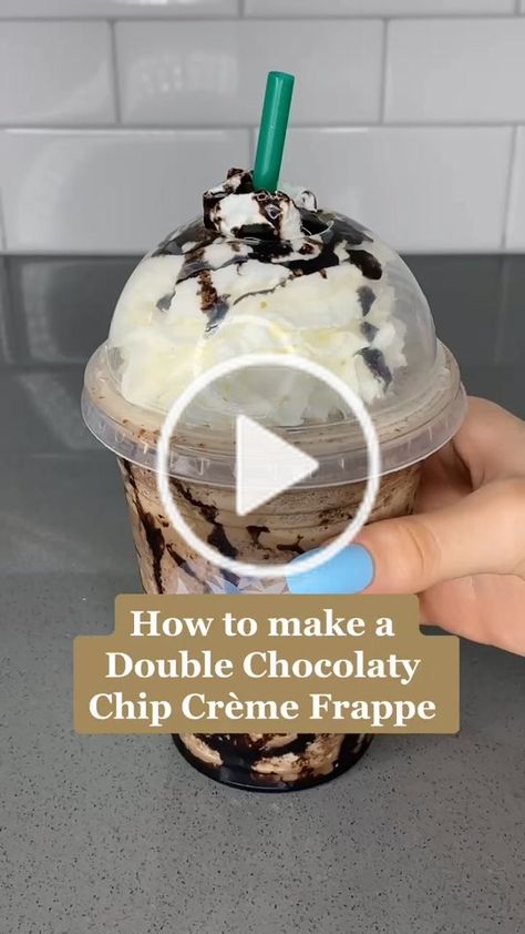 Chocolate Chip Frappachino, Starbucks Frappe Recipe, Chocolate Frappe Recipe, Chocolate Chip Frappe, Starbucks Chocolate, Starbucks Fall Drinks, Drinks Starbucks, Frosty Recipe, Frappe Recipe