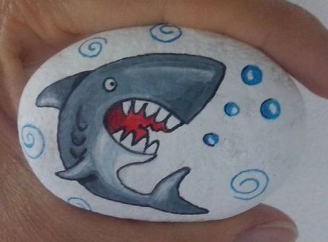 Animal Painted Rocks, How To Paint Rocks, Rock Painting Supplies, Shark Painting, Koi Ponds, Paint Rocks, Painted Rock Animals, Art Fish, Painted Rocks Kids